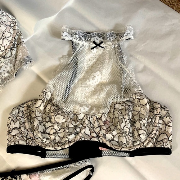 Victoria’s Secret 3 pieces set - Picture 3 of 15